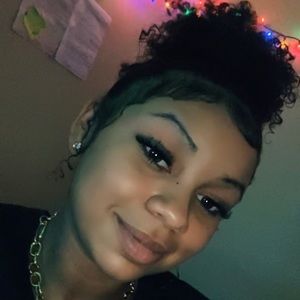 Meet your Posher, Iris